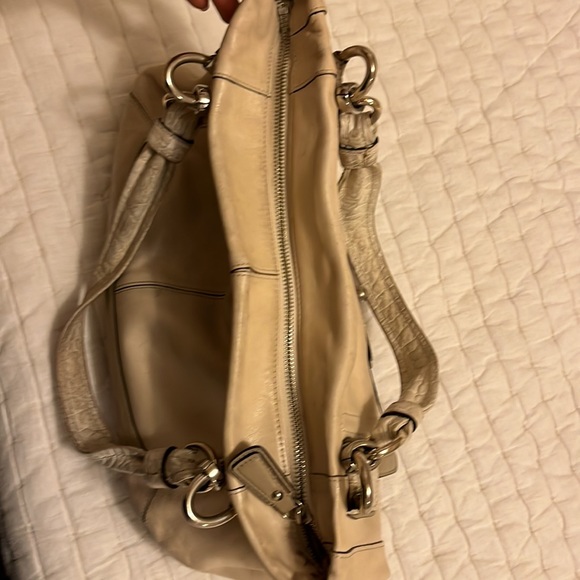 Cream Coach Kristen Purse - Authentic - Picture 6 of 15